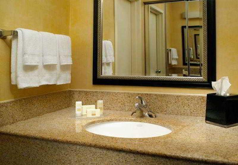 Hotel Courtyard By Marriott Augusta Habitación foto